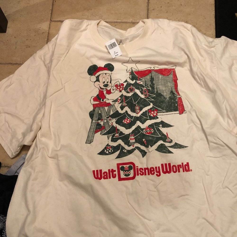 DISNEY Christmas t shirt XXL with tags